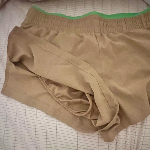 FABLETICS Breathe Mid-Rise Run Short Sm
PERFECT USED CONDITION
BUILT IN PANTIES - Picture 4 of 6